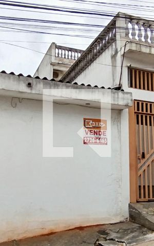 Casa para alugar com 290m², 3 quartos e 3 vagas Casa para alugar com 290m², 3 quartos e 3 vagasFachada