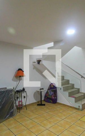 Casa para alugar com 290m², 3 quartos e 3 vagas Casa para alugar com 290m², 3 quartos e 3 vagasSala