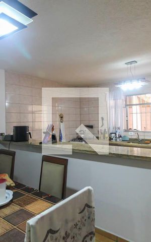 Casa para alugar com 290m², 3 quartos e 3 vagas Casa para alugar com 290m², 3 quartos e 3 vagasCozinha