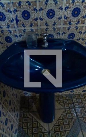 Casa à venda com 164m², 2 quartos e 2 vagas Casa à venda com 164m², 2 quartos e 2 vagasEdícula - Banheiro