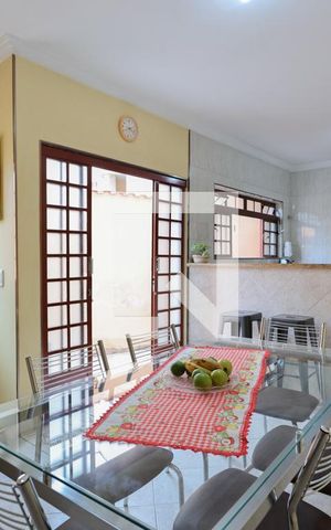 Casa à venda com 230m², 3 quartos e 8 vagas Casa à venda com 230m², 3 quartos e 8 vagasCopa e Cozinha