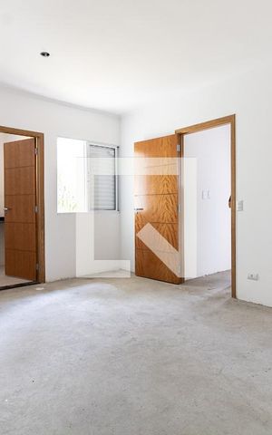 Casa à venda com 100m², 3 quartos e 2 vagas Casa à venda com 100m², 3 quartos e 2 vagasSuíte