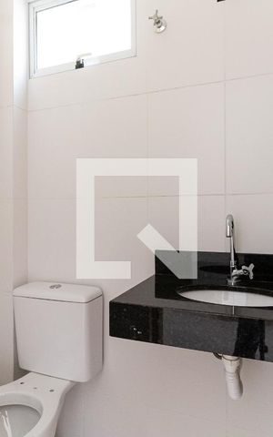 Casa à venda com 100m², 3 quartos e 2 vagas Casa à venda com 100m², 3 quartos e 2 vagasLavabo