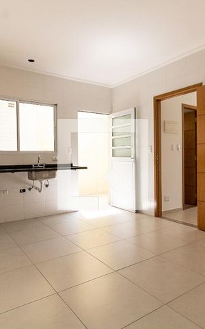 Casa à venda com 100m², 3 quartos e 2 vagas Casa à venda com 100m², 3 quartos e 2 vagasCozinha