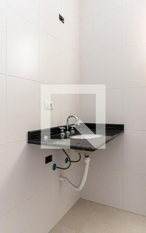 Casa à venda com 100m², 3 quartos e 2 vagas Casa à venda com 100m², 3 quartos e 2 vagasBanheiro da Suíte
