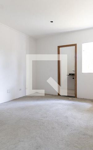 Casa à venda com 100m², 3 quartos e 2 vagas Casa à venda com 100m², 3 quartos e 2 vagasSuíte
