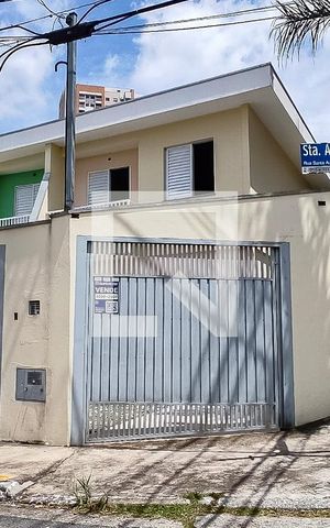 Casa à venda com 100m², 3 quartos e 2 vagas Casa à venda com 100m², 3 quartos e 2 vagasFachada + Placa