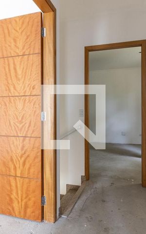 Casa à venda com 100m², 3 quartos e 2 vagas Casa à venda com 100m², 3 quartos e 2 vagasCorredor