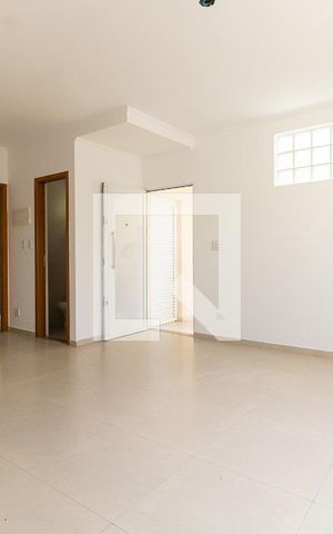 Casa à venda com 100m², 3 quartos e 2 vagas Casa à venda com 100m², 3 quartos e 2 vagasSala