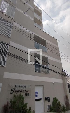 Studio para alugar com 35m², 1 quarto e sem vaga Studio para alugar com 35m², 1 quarto e sem vagaFachada + Placa
