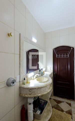 Casa à venda com 295m², 3 quartos e 3 vagasBanheiro Social