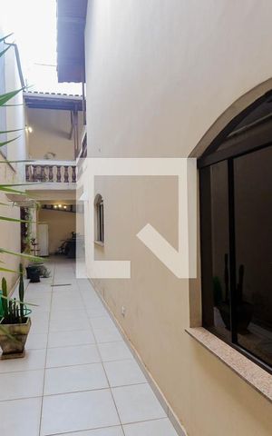 Casa à venda com 295m², 3 quartos e 3 vagasCorredor Lateral