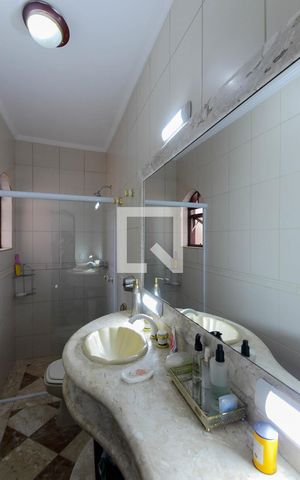 Casa à venda com 295m², 3 quartos e 3 vagasBanheiro Social
