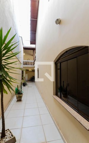 Casa à venda com 295m², 3 quartos e 3 vagasCorredor Lateral