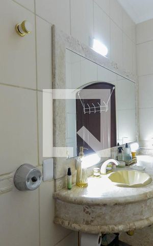 Casa à venda com 295m², 3 quartos e 3 vagasBanheiro Social