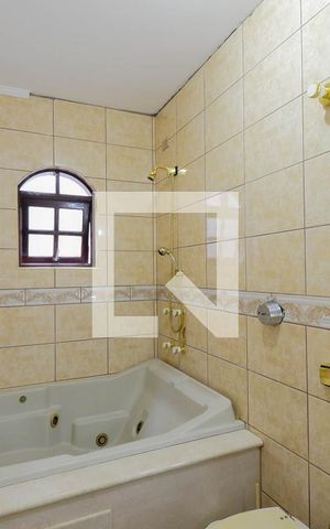 Casa à venda com 295m², 3 quartos e 3 vagasBanheiro da Suíte