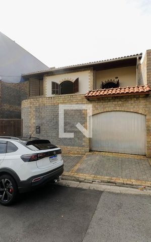 Casa à venda com 295m², 3 quartos e 3 vagasFachada