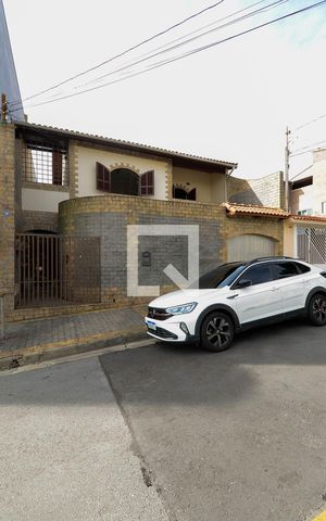 Casa à venda com 295m², 3 quartos e 3 vagasFachada