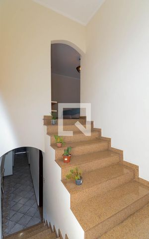 Casa à venda com 295m², 3 quartos e 3 vagasEscada Sala/Quartos