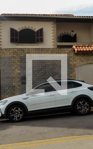 Casa à venda com 295m², 3 quartos e 3 vagasFachada