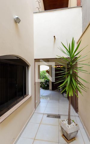 Casa à venda com 295m², 3 quartos e 3 vagasCorredor Lateral