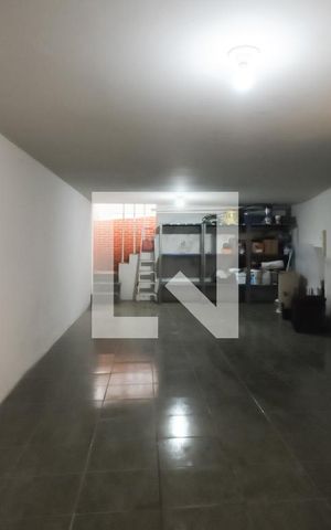 Casa à venda com 155m², 2 quartos e 4 vagas Casa à venda com 155m², 2 quartos e 4 vagasGaragem