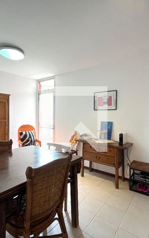 Apartamento à venda com 140m², 3 quartos e 1 vaga Apartamento à venda com 140m², 3 quartos e 1 vagaSala