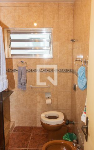 Casa à venda com 80m², 3 quartos e 2 vagas Casa à venda com 80m², 3 quartos e 2 vagasBanheiro