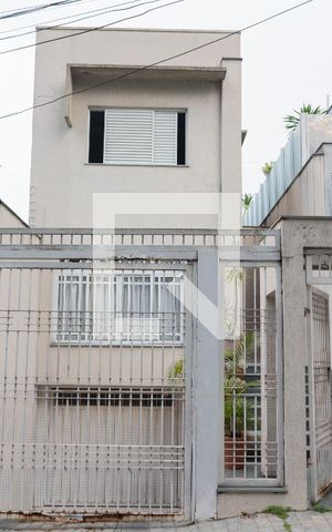 Casa à venda com 212m², 3 quartos e 4 vagas Casa à venda com 212m², 3 quartos e 4 vagasFachada