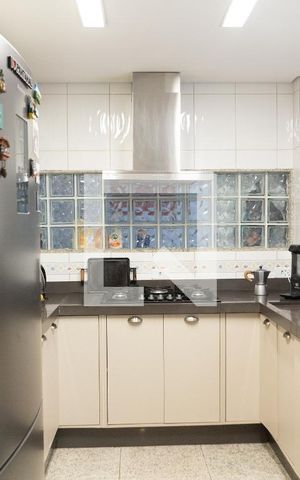 Casa à venda com 212m², 3 quartos e 4 vagas Casa à venda com 212m², 3 quartos e 4 vagasCozinha