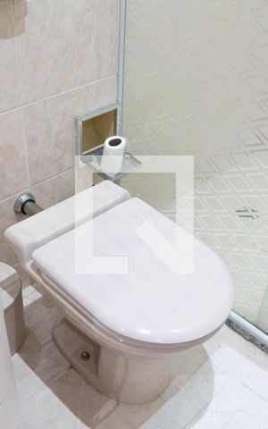 Casa à venda com 212m², 3 quartos e 4 vagas Casa à venda com 212m², 3 quartos e 4 vagasBanheiro