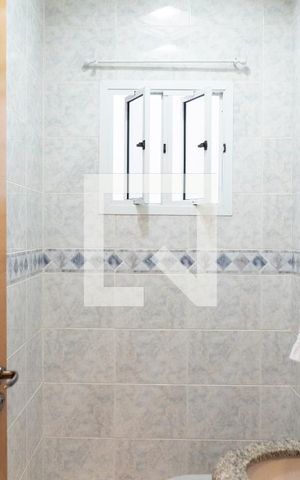 Casa à venda com 212m², 3 quartos e 4 vagas Casa à venda com 212m², 3 quartos e 4 vagasBanheiro