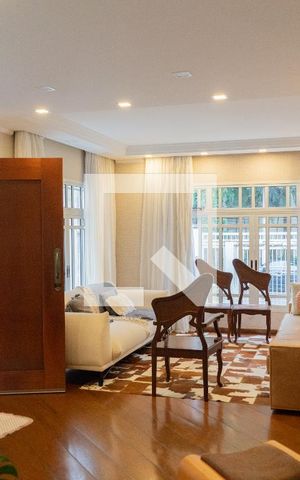 Casa à venda com 212m², 3 quartos e 4 vagas Casa à venda com 212m², 3 quartos e 4 vagasSala