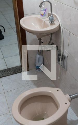 Casa à venda com 212m², 3 quartos e 4 vagas Casa à venda com 212m², 3 quartos e 4 vagasBanheiro de Serviço