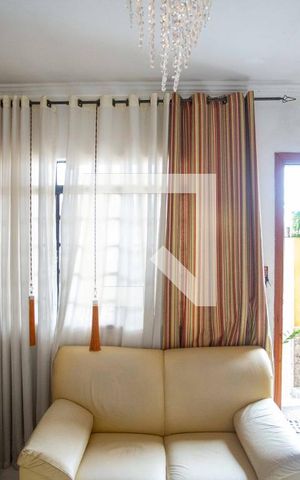 Casa à venda com 260m², 2 quartos e 2 vagasSala de TV