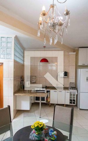 Casa à venda com 260m², 2 quartos e 2 vagasCozinha