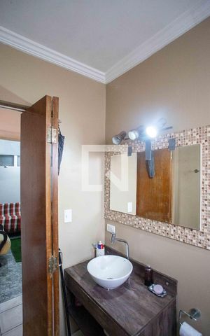 Casa à venda com 260m², 2 quartos e 2 vagasBanheiro 1