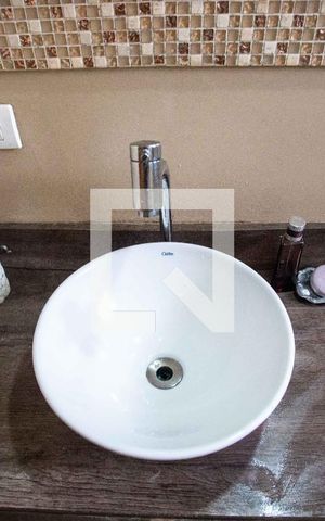 Casa à venda com 260m², 2 quartos e 2 vagasBanheiro 1