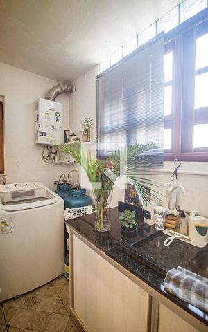 Casa à venda com 175m², 3 quartos e 2 vagas Casa à venda com 175m², 3 quartos e 2 vagasÁrea de Serviço