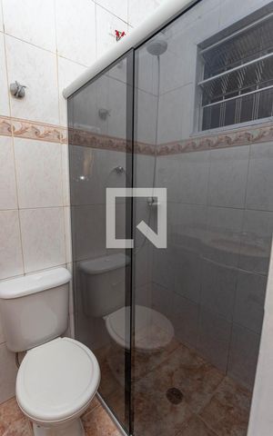 Casa à venda com 310m², 4 quartos e 1 vaga Casa à venda com 310m², 4 quartos e 1 vagaBanheiro da suíte