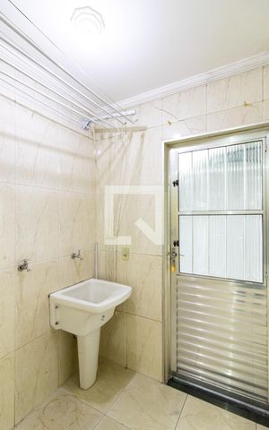 Casa à venda com 300m², 7 quartos e 2 vagas Casa à venda com 300m², 7 quartos e 2 vagasCasa 3 - Area de Serviço