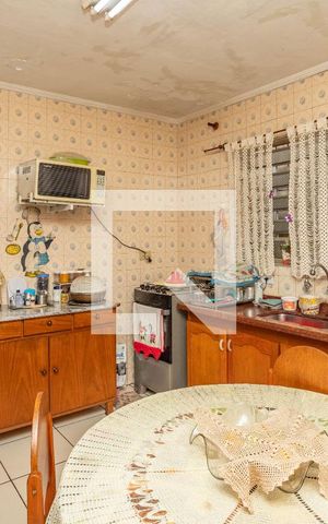 Casa à venda com 197m², 5 quartos e 2 vagas Casa à venda com 197m², 5 quartos e 2 vagasCasa 1 - Cozinha