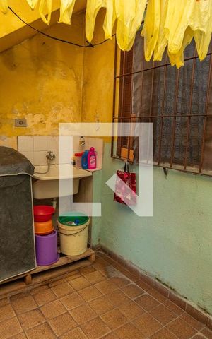 Casa à venda com 197m², 5 quartos e 2 vagas Casa à venda com 197m², 5 quartos e 2 vagasCasa 1 - Área de serviço