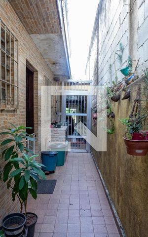 Casa à venda com 197m², 5 quartos e 2 vagas Casa à venda com 197m², 5 quartos e 2 vagasCasa 1 - entrada