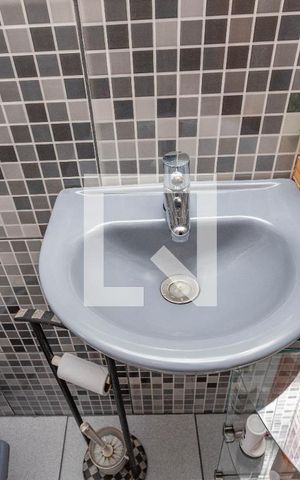Casa à venda com 197m², 5 quartos e 2 vagas Casa à venda com 197m², 5 quartos e 2 vagasCasa 2 - Banheiro
