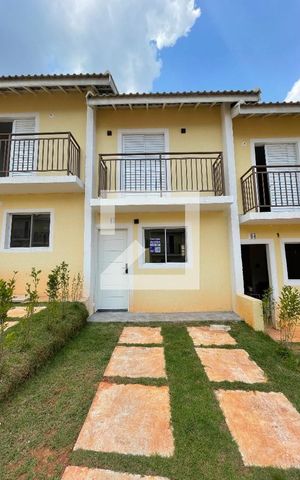 Casa de condomínio para alugar com 55m², 2 quartos e 1 vaga Casa de condomínio para alugar com 55m², 2 quartos e 1 vagaFachada
