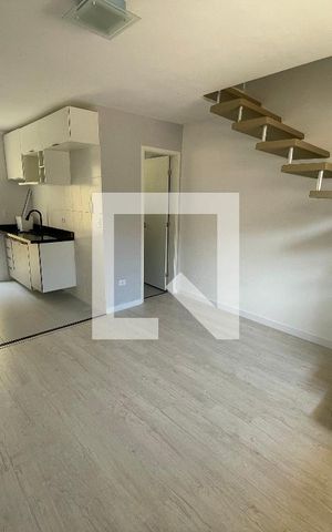 Casa de condomínio para alugar com 55m², 2 quartos e 1 vaga Casa de condomínio para alugar com 55m², 2 quartos e 1 vagaSala