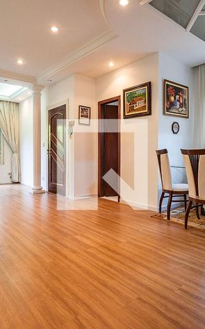 Casa de condomínio à venda com 200m², 3 quartos e 5 vagasSala