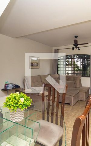Casa à venda com 120m², 3 quartos e 1 vaga Casa à venda com 120m², 3 quartos e 1 vagaSala