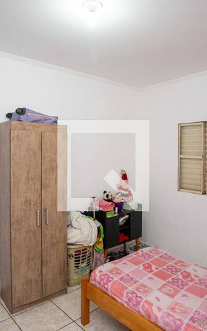 Casa à venda com 194m², 4 quartos e 1 vagaQuarto 2 Casa 1